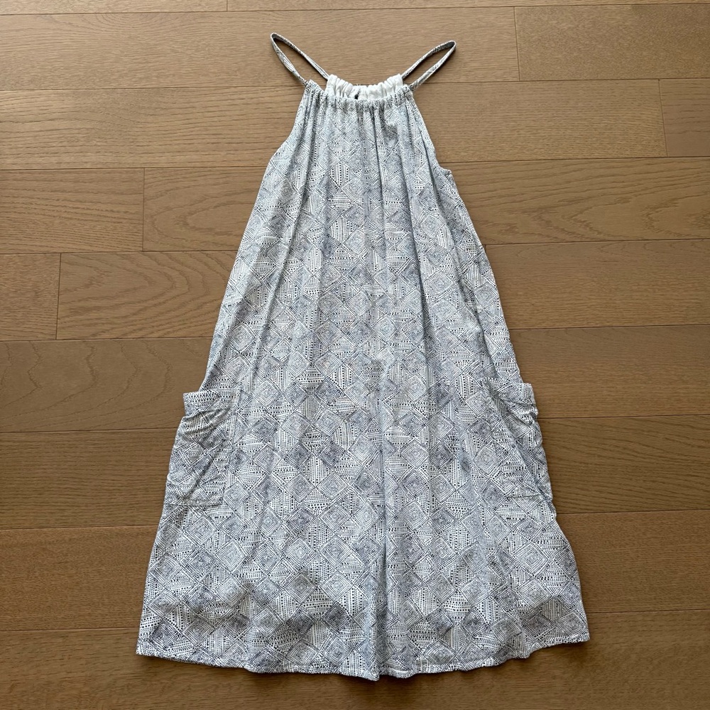 Old Navy B&W Sleeveless Shift Neck Dress